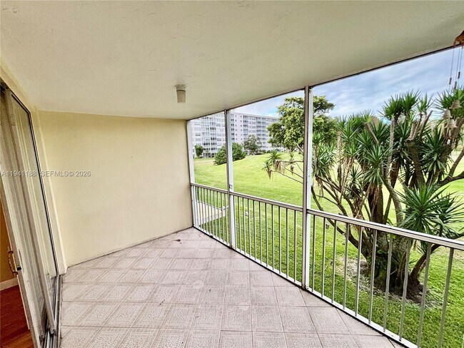 Building Photo - 3351 S Palm Aire Dr