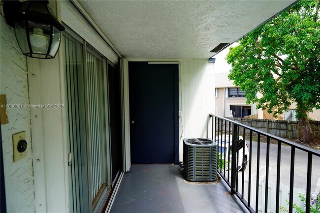 Building Photo - 15402 SW 85th Terrace