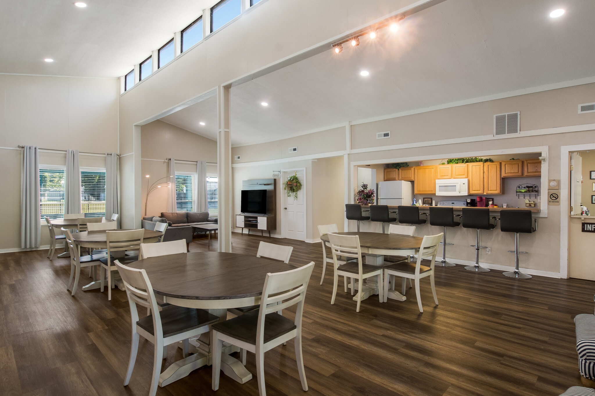 Building Photo - 2239 Wellington Green Dr