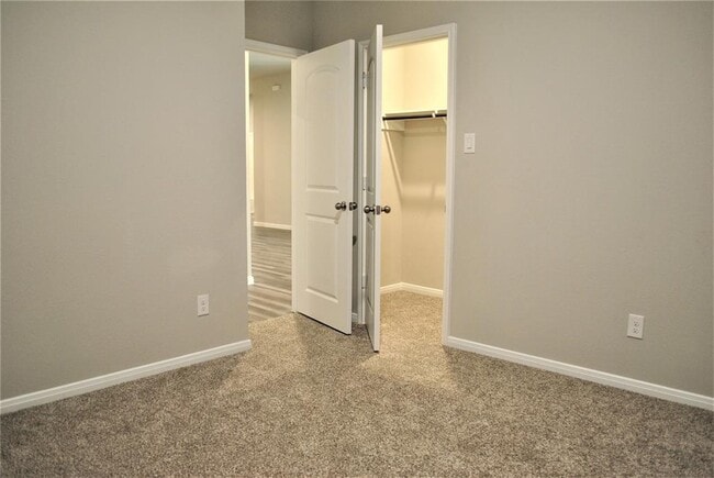 Building Photo - 14131 Lake Lodge Dr