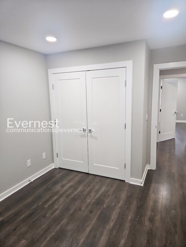 Building Photo - Bright and Lovely 3-Bedroom Townhome with Modern Amenities / Pet-Friendly /Coming Soon!