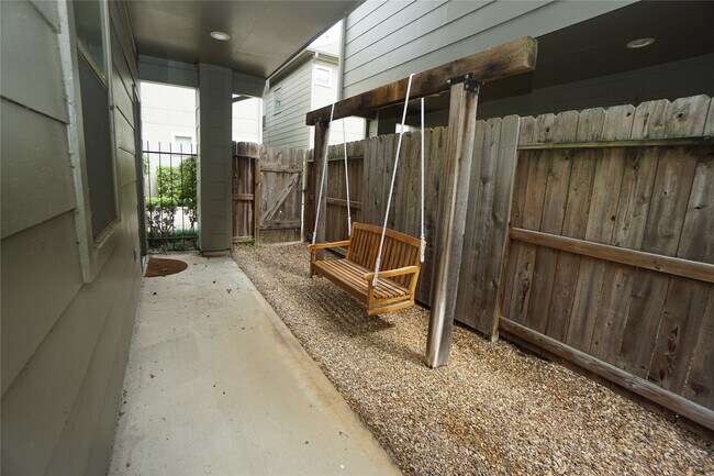 Building Photo - 1124 Patterson St