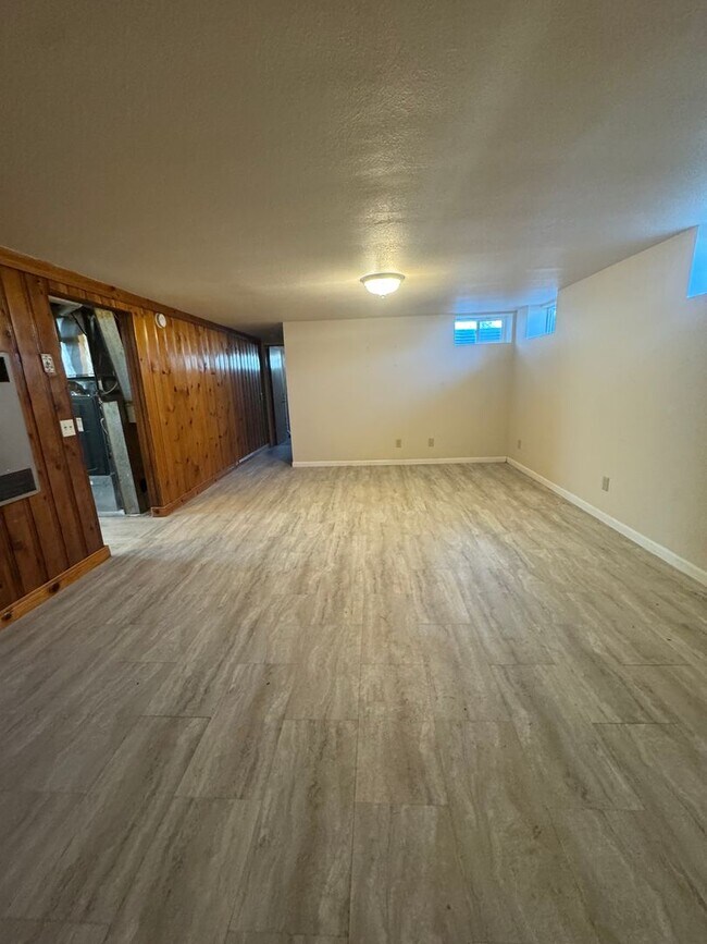 Building Photo - 3-Bedroom Home in Akron