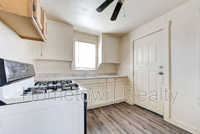 Building Photo - 1524 SW Binkley St