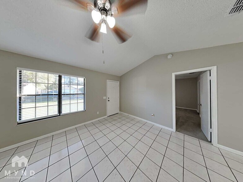 Building Photo - 6444 Diamond Leaf Ct N