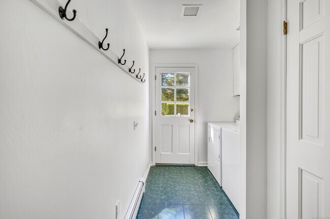 Building Photo - 41 Butternut Ln