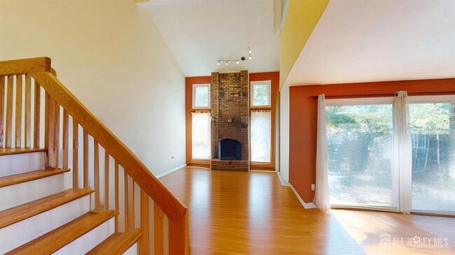 Building Photo - 157 Willowbrook Dr