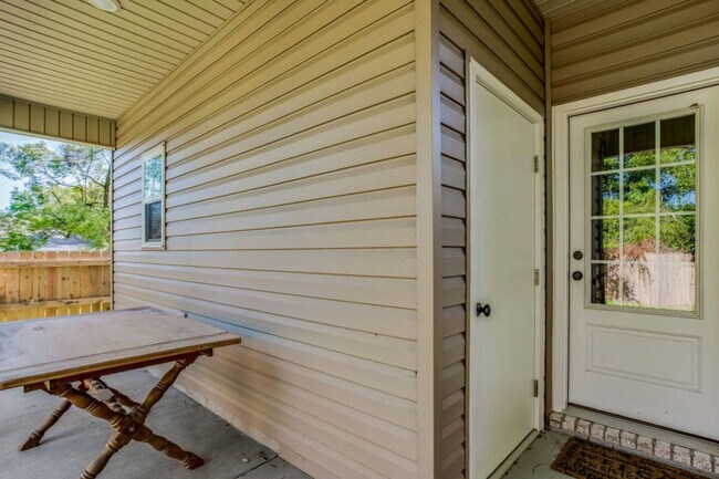 Building Photo - 410 N C St