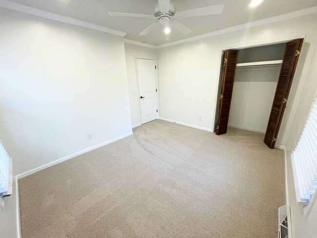 Building Photo - 328 Wellington Way