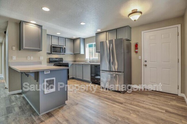 Building Photo - 2423 NW 3rd Ave