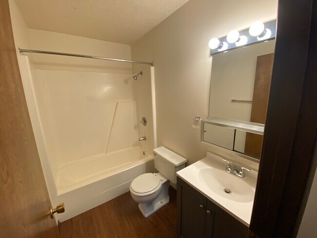 Building Photo - 407 Franklin St