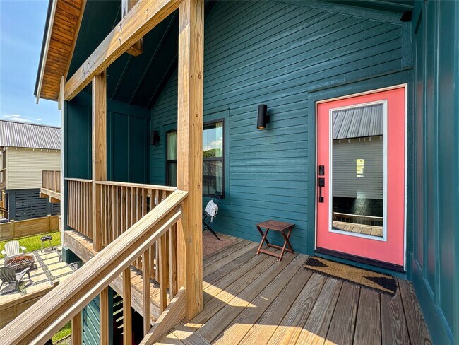 Building Photo - 1208 32nd St