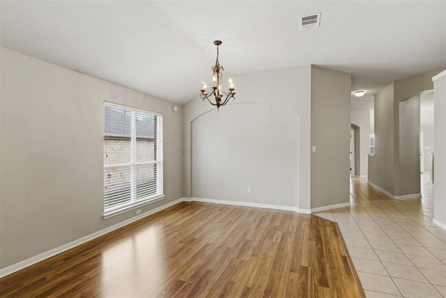 Building Photo - 924 Abbeyglen Castle Dr