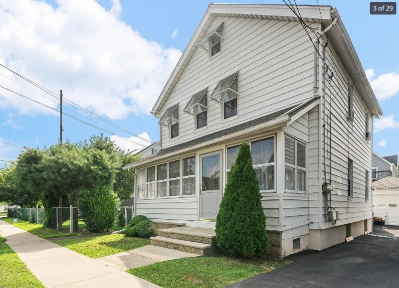 Building Photo - 32 Major St