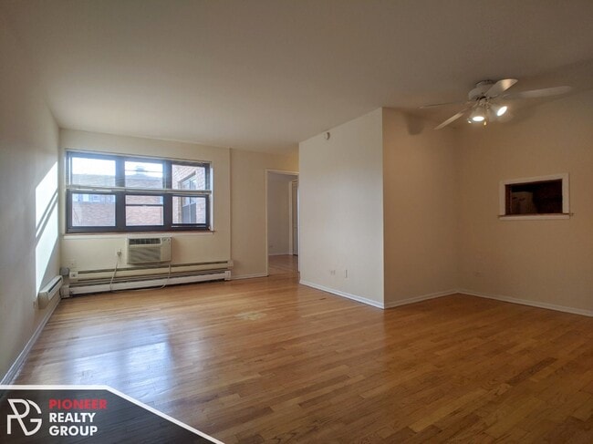 Building Photo - 665 W Wrightwood