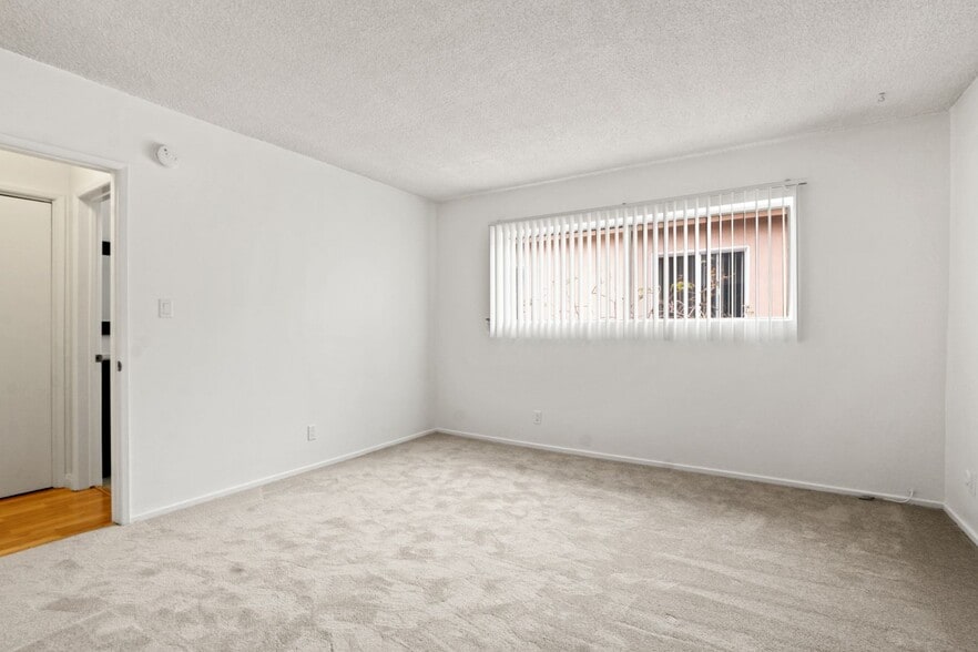 Building Photo - 3735 Mentone Ave