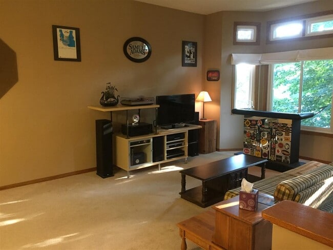 Building Photo - 2125 Luann Ln