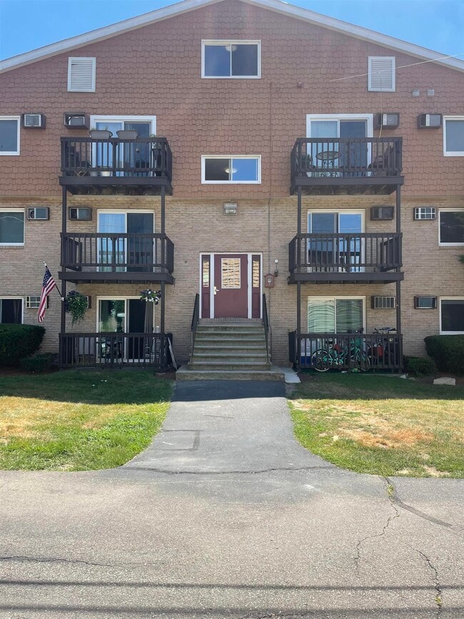 Primary Photo - 310 Brook Village Rd