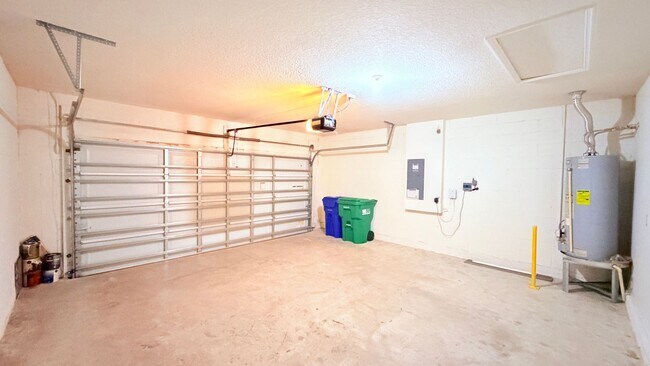 Building Photo - Available now! Amazing 4 Bedroom, 2 Bathroom Home in Wildwood!!