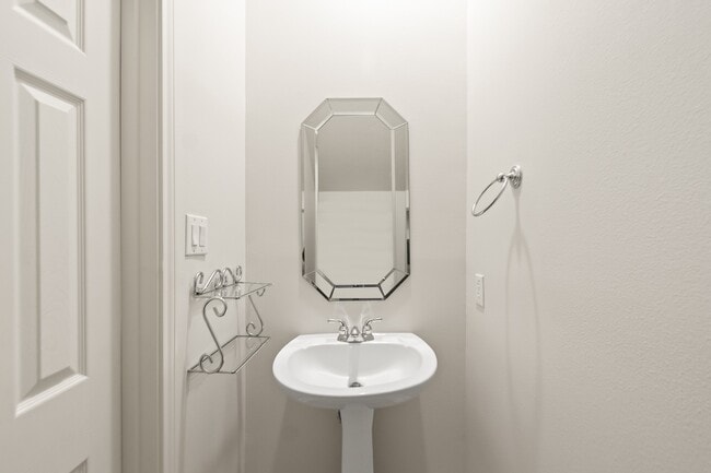 Building Photo - 5351 McCulloch Cir