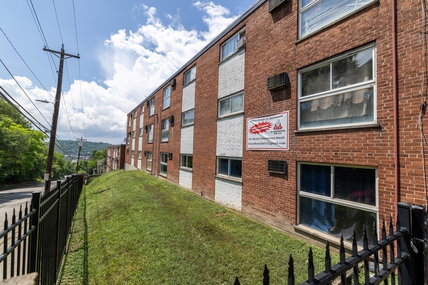 Building Photo - Straight Street Apartments