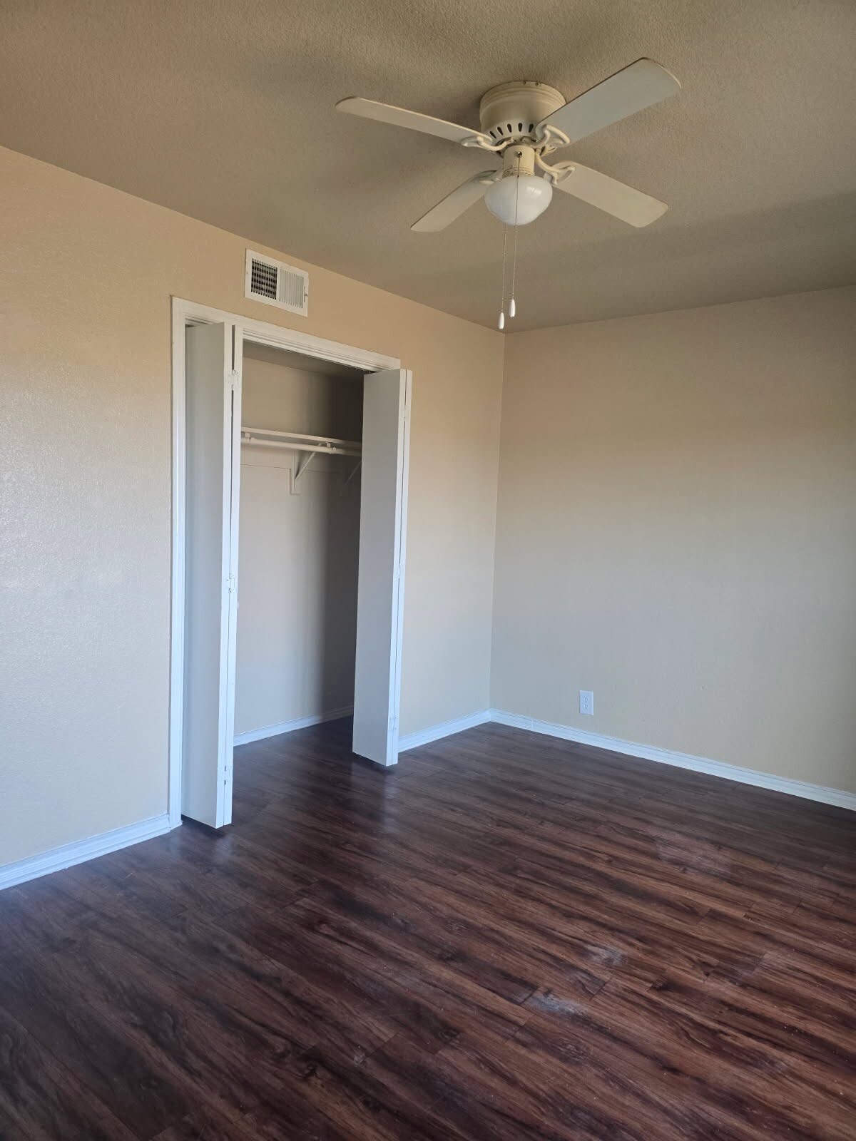 Building Photo - 2701 Green Oaks Rd