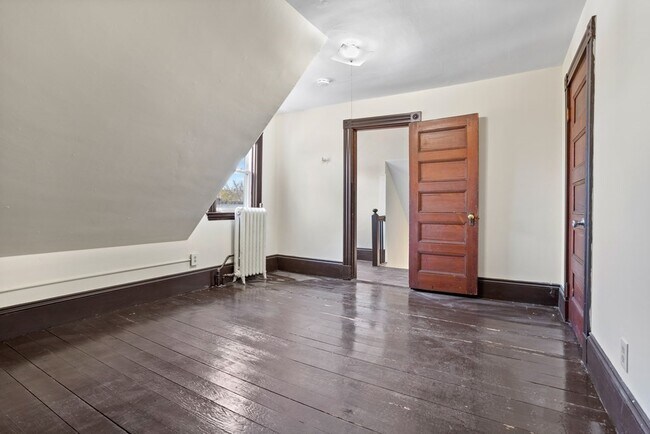 Building Photo - 327 Ashmont St