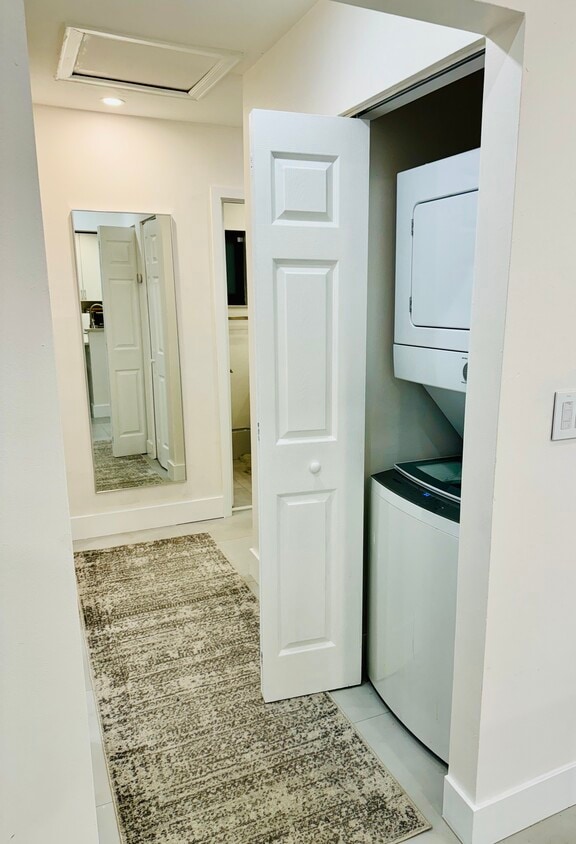 Building Photo - 3936 Arelia Dr S