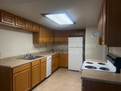 Building Photo - 3701 Colonial Dr