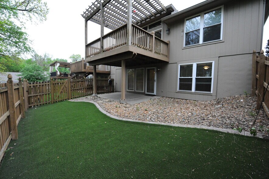 Building Photo - 3204 NW 67th Ct