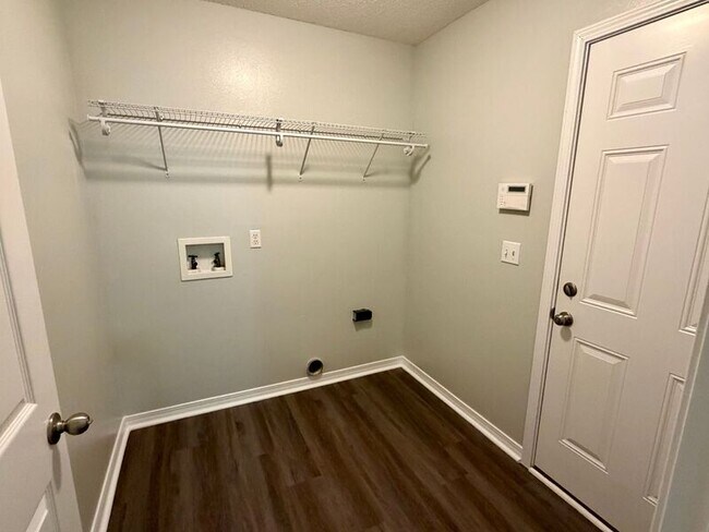 Building Photo - 4633 Ridge Pointe Dr