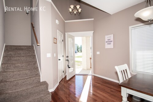 Building Photo - 705 N Findley-