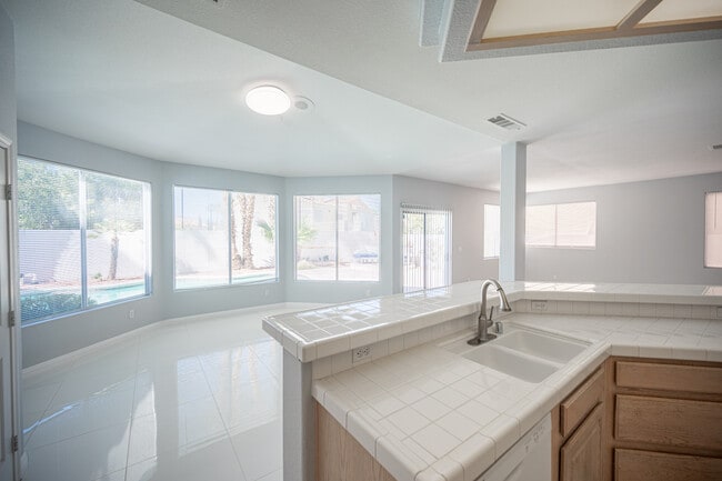 Building Photo - 8420 Bay Crest Dr