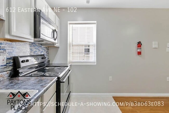 Building Photo - Renovated apartment with Wifi included. FI...
