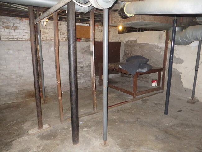 Building Photo - 1126 Nelson St