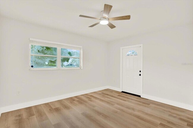 Building Photo - 5543 Gulf Dr