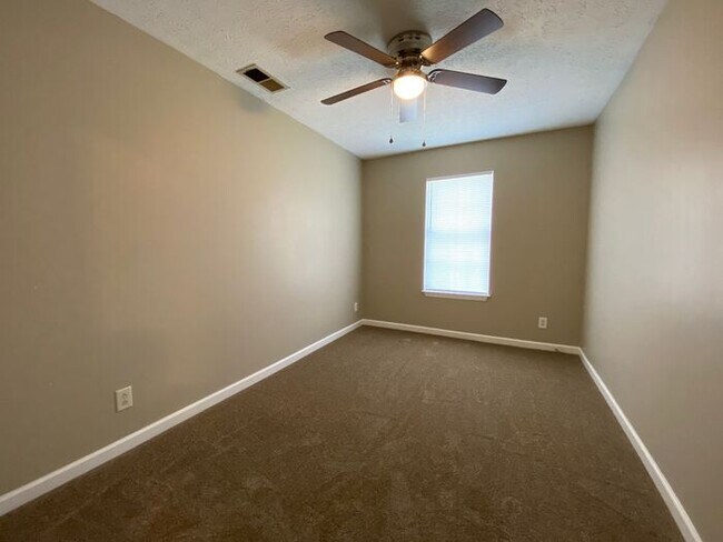 Building Photo - Beautiful Renovated House in North Nashville - Fenced in Yard!