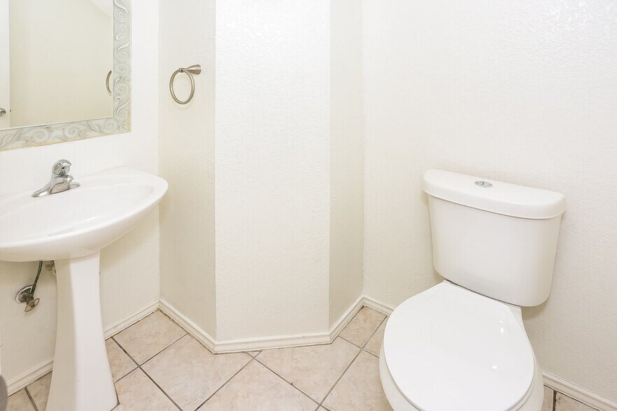 Building Photo - 2128 Amber Springs