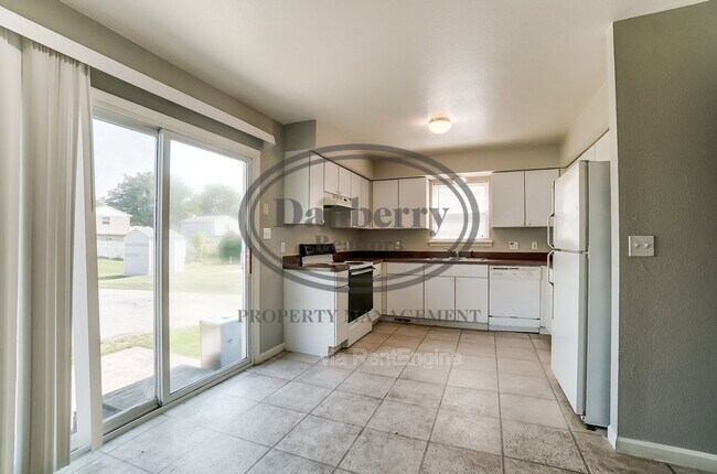 Building Photo - 3704 Willow Run Dr