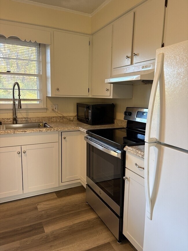 Building Photo - 2 Bedroom 2 Bathroom