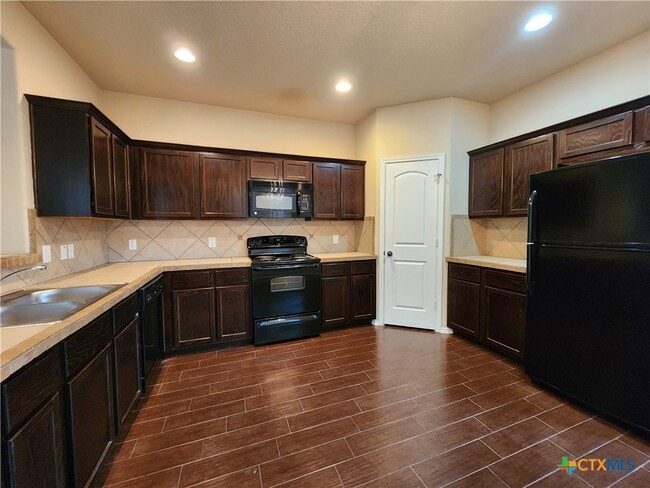 Building Photo - 1028 Brown Rock Dr