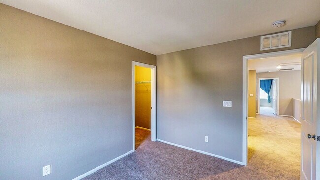 Building Photo - Beautiful 4-bedroom, 3-bath home with a loft.