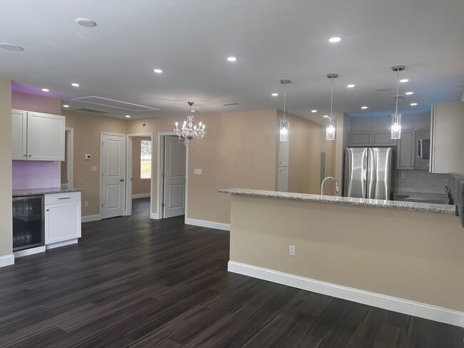 Building Photo - 415 Highland Ave