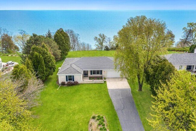 Building Photo - 12650 N Lake Shore Dr