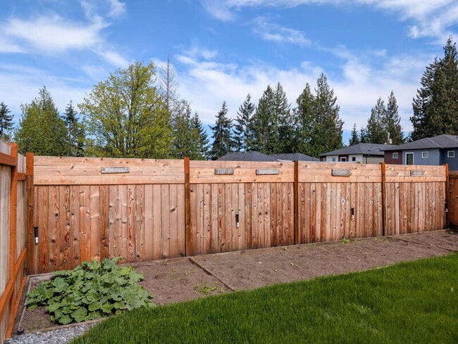 Building Photo - 11625 Center Rd