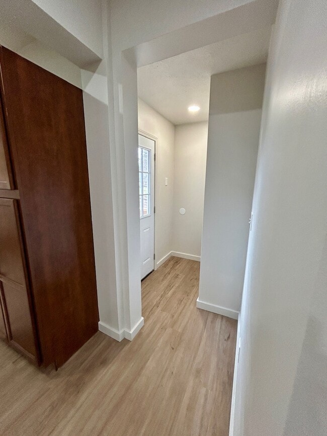 Building Photo - 1423 Mitchell Ave