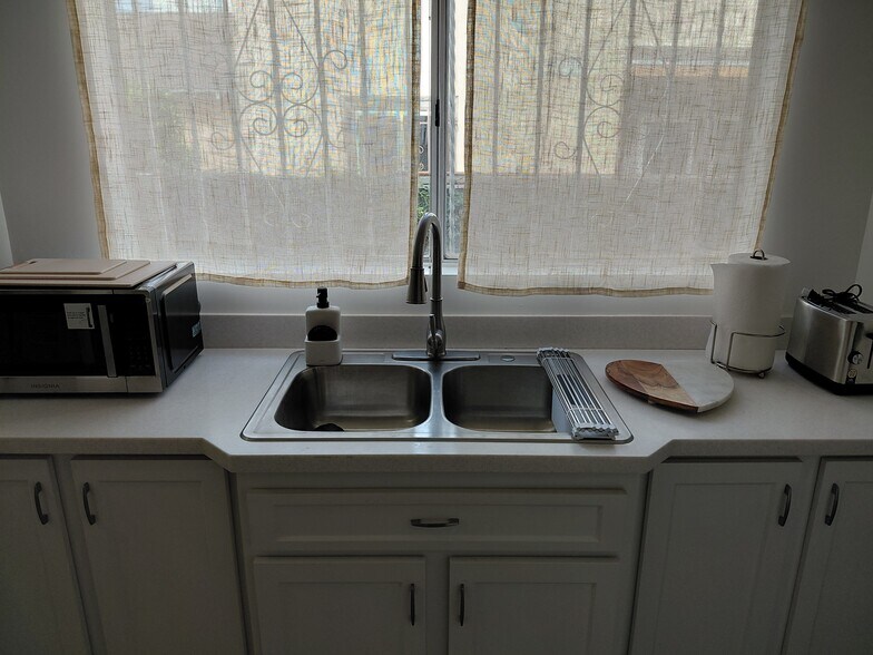 Building Photo - 2627 Buckingham Rd