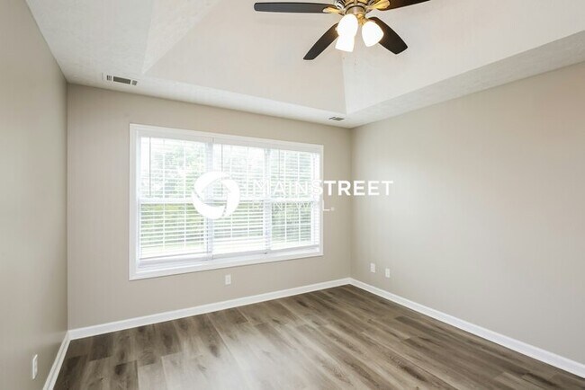 Building Photo - 4 Bedroom Pet-Friendly Home in Flowery Branch, GA with Main Street Renewal