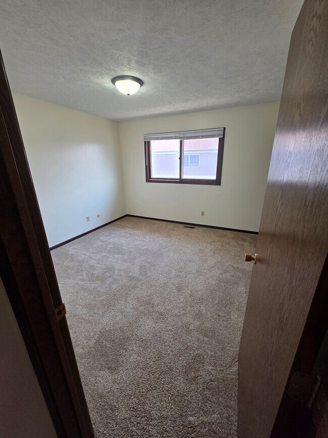 Building Photo - 509 Elm Ave