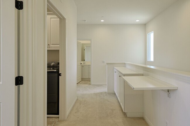 Building Photo - Gorgeous 4 Bedroom and 3 Bath Home in Chula vista/Otay Ranch Area